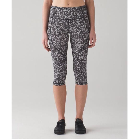 lululemon athletica Pants - Lululemon Outrun 17" Crop Sz 2 / XXS Leggings